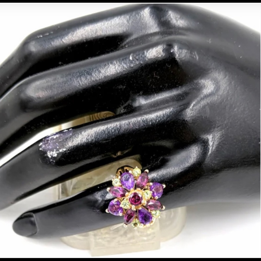 🍁 10KT YELLOW GOLD AMETHYST, PERIDOT & RHODOLITE GARNET FLOWER CLUSTER RING - Picture 10 of 12
